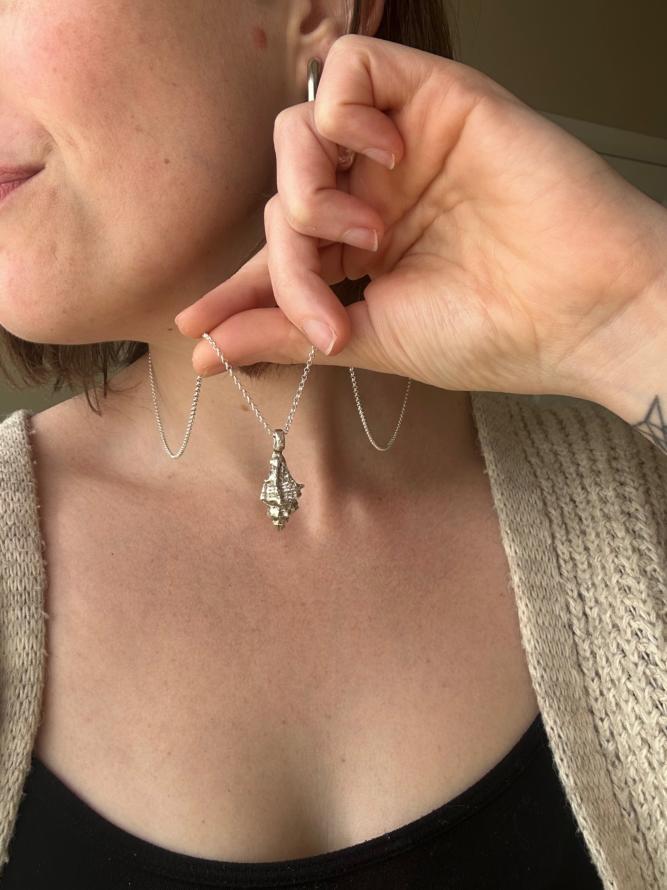 The seashell charm