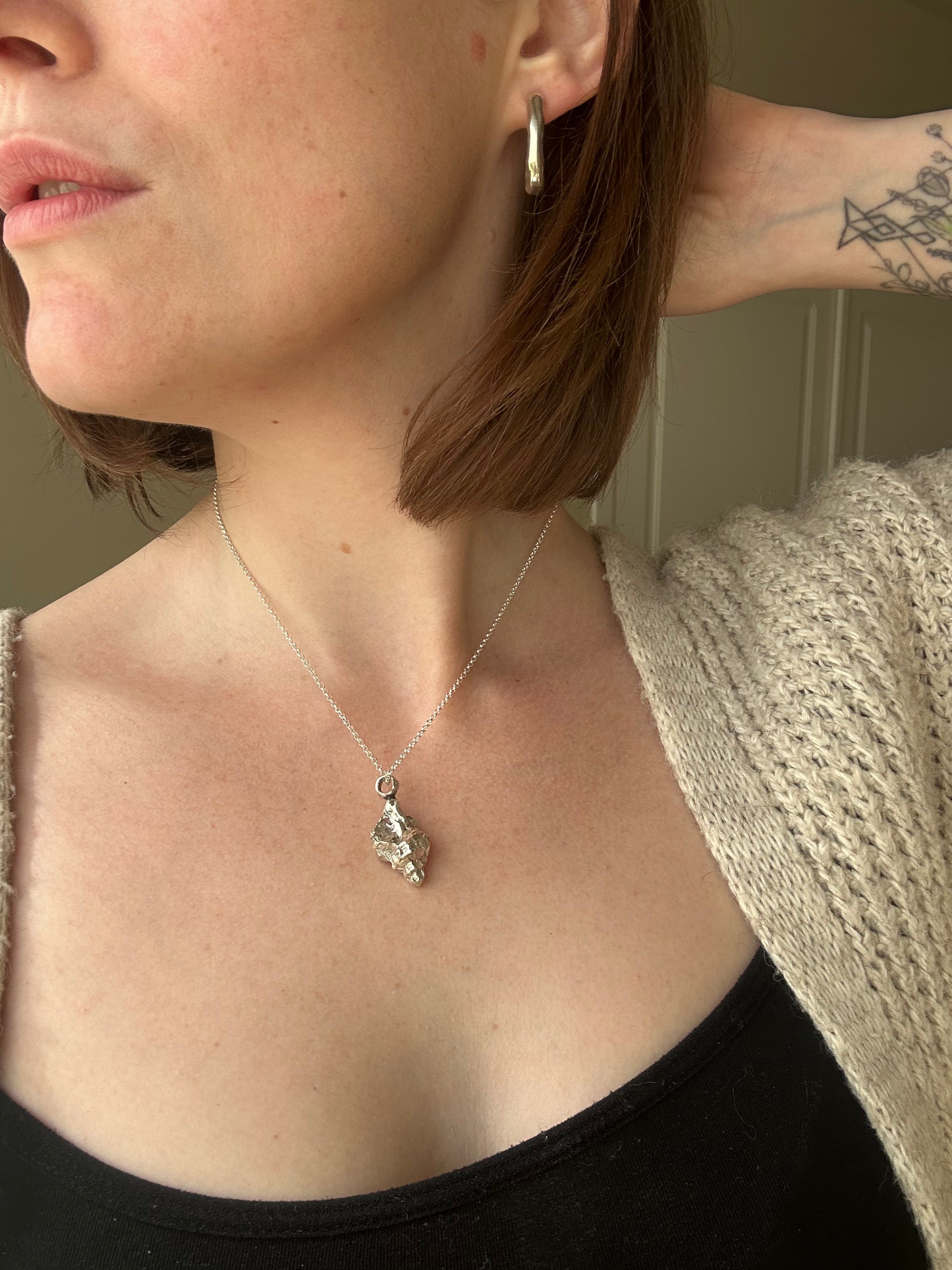 The seashell charm
